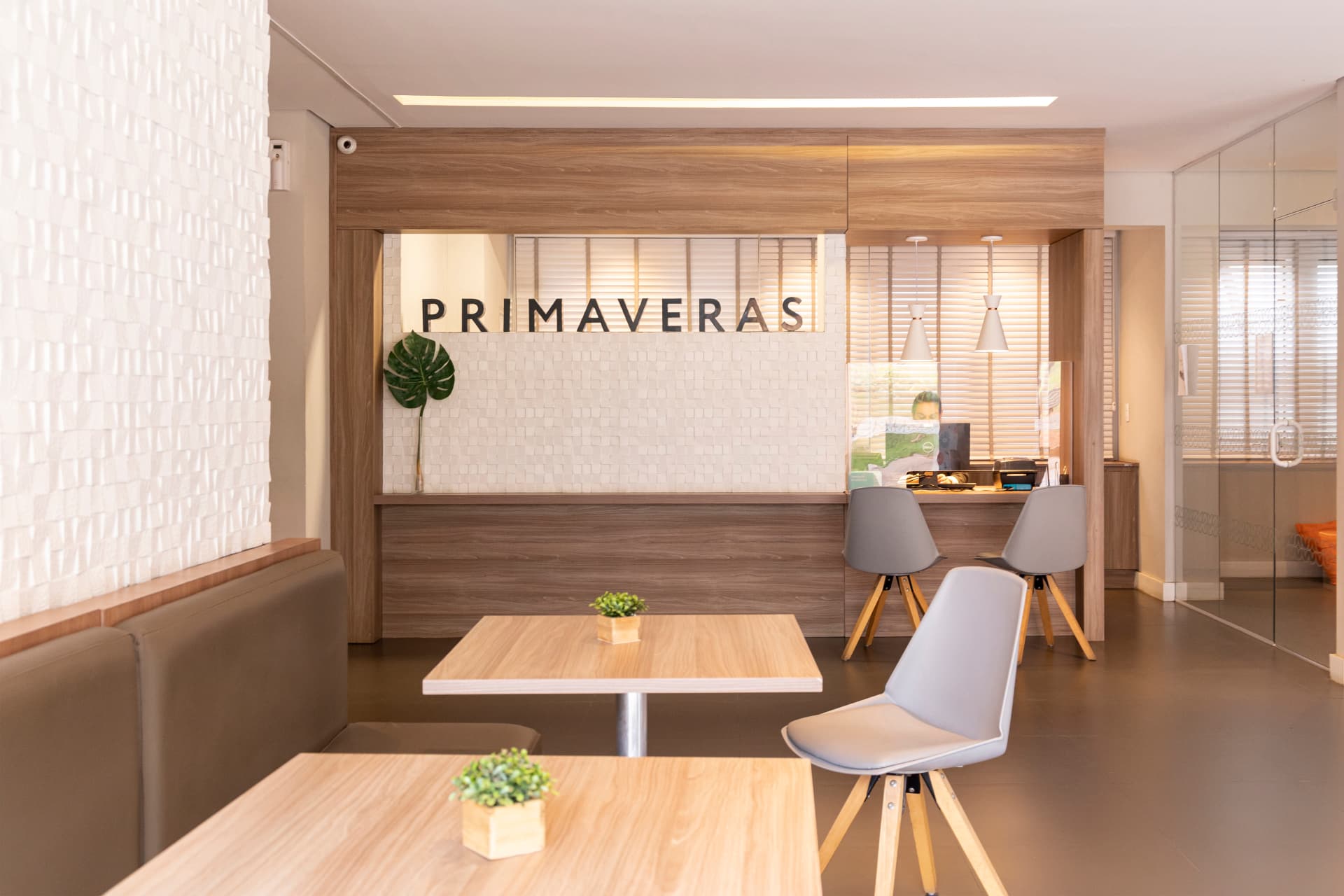 Recepção de velórios: um espaço acolhedor para receber familiares e amigos durante a despedida.